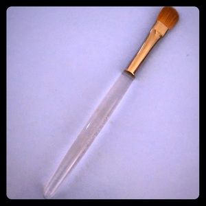 Trish McEvoy #40 medium laydown brush